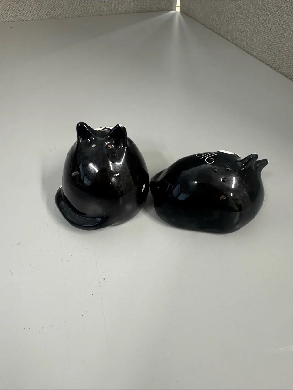 Black & White Ceramic Cat Salt & Pepper Shakers